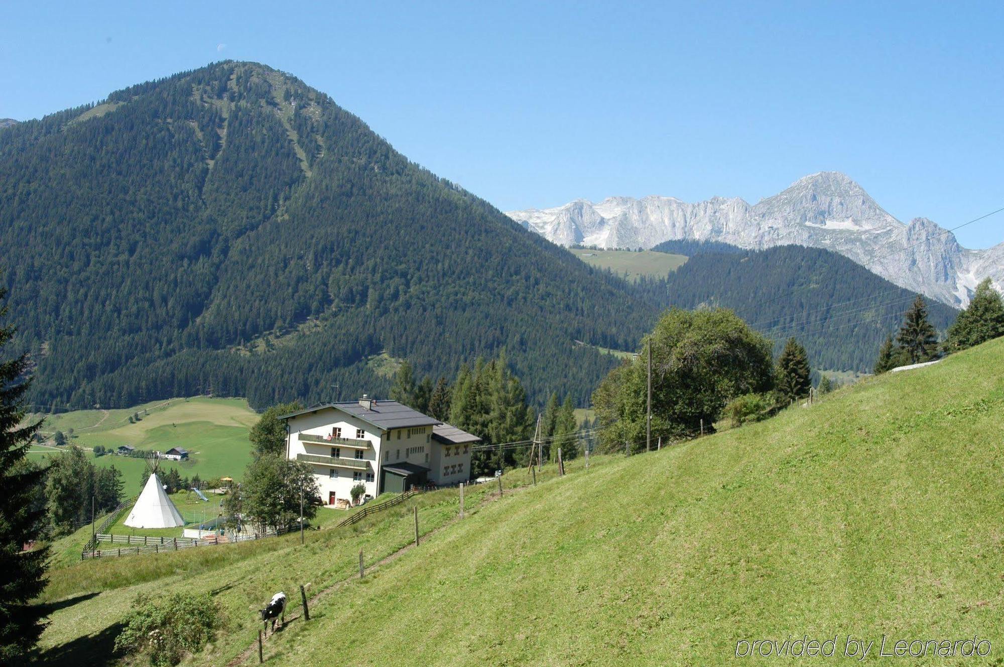 Hotel Jufa St. Martin Sankt Martin am Tennengebirge Esterno foto